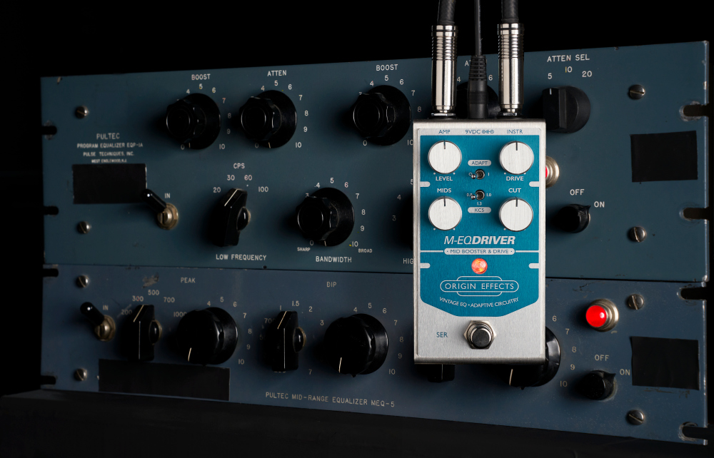 M-EQ DRIVER 후면 단자 및 패널