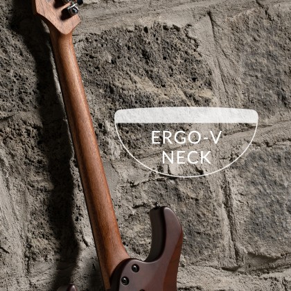 연주자의 엄지손가락과 손바닥 라인을 따라 부드럽게 감기는 형태의 인체공학적 Ergo-V 넥 쉐입 후면부