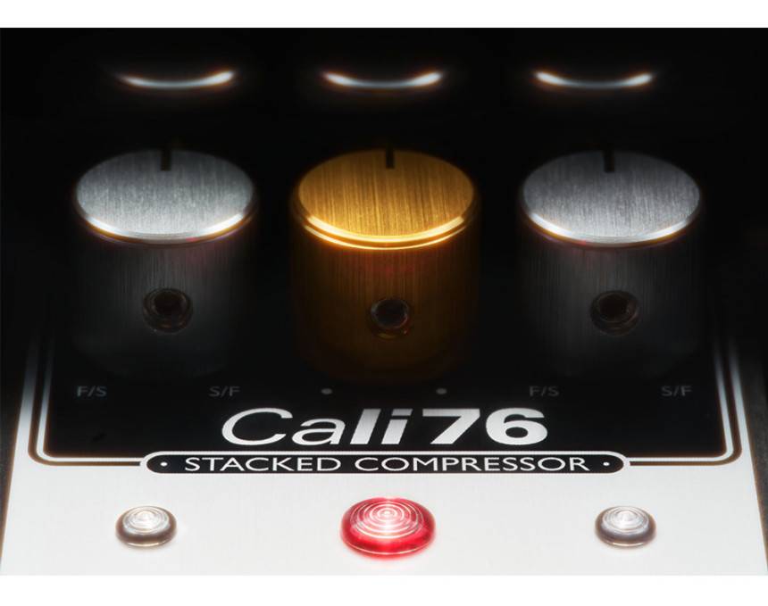 Cali76 Stacked Compressor 전면 패널 뷰